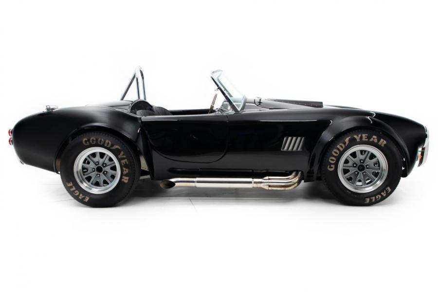  Shelby Cobra by Factory Five 2018 года  (фото 2 из 93)